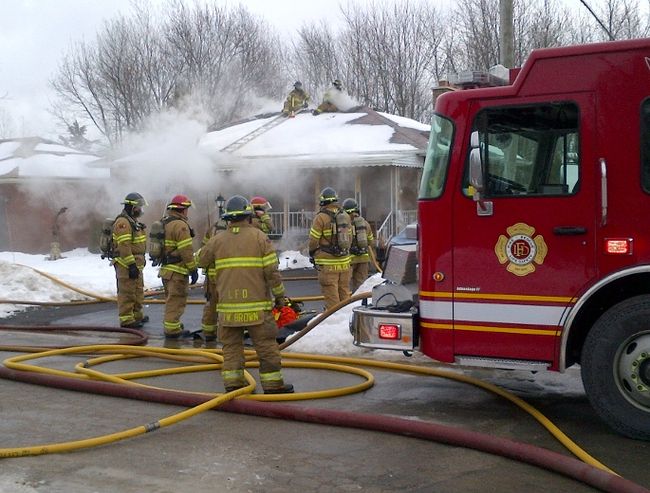 20130212 House Fire - (MIKE HENSEN, The London Free Press)