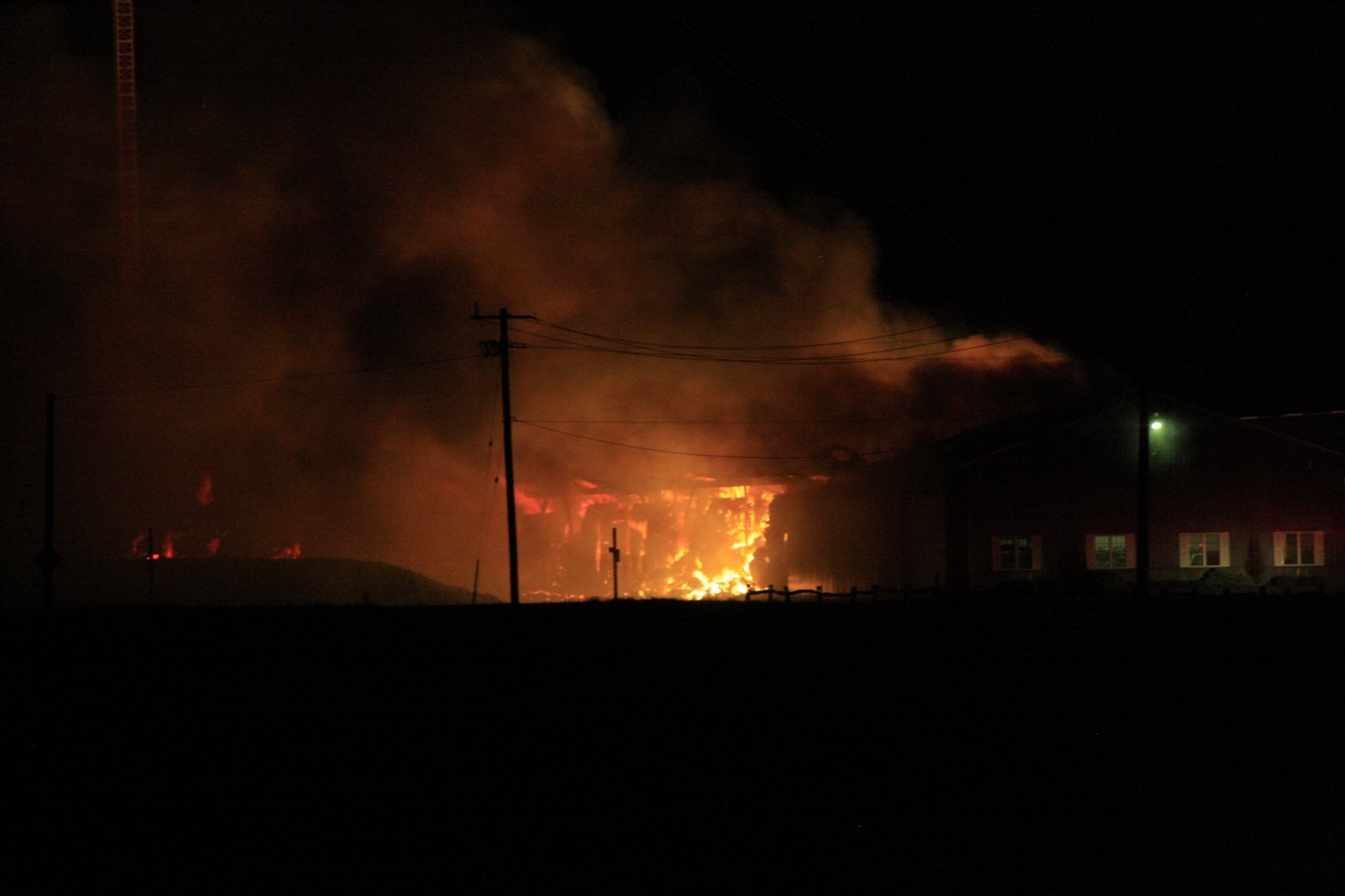 Barn-fire-may-28-14-south-of-401