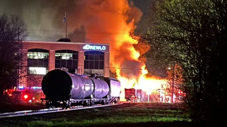 Large fire from train near buildings in London Ontario