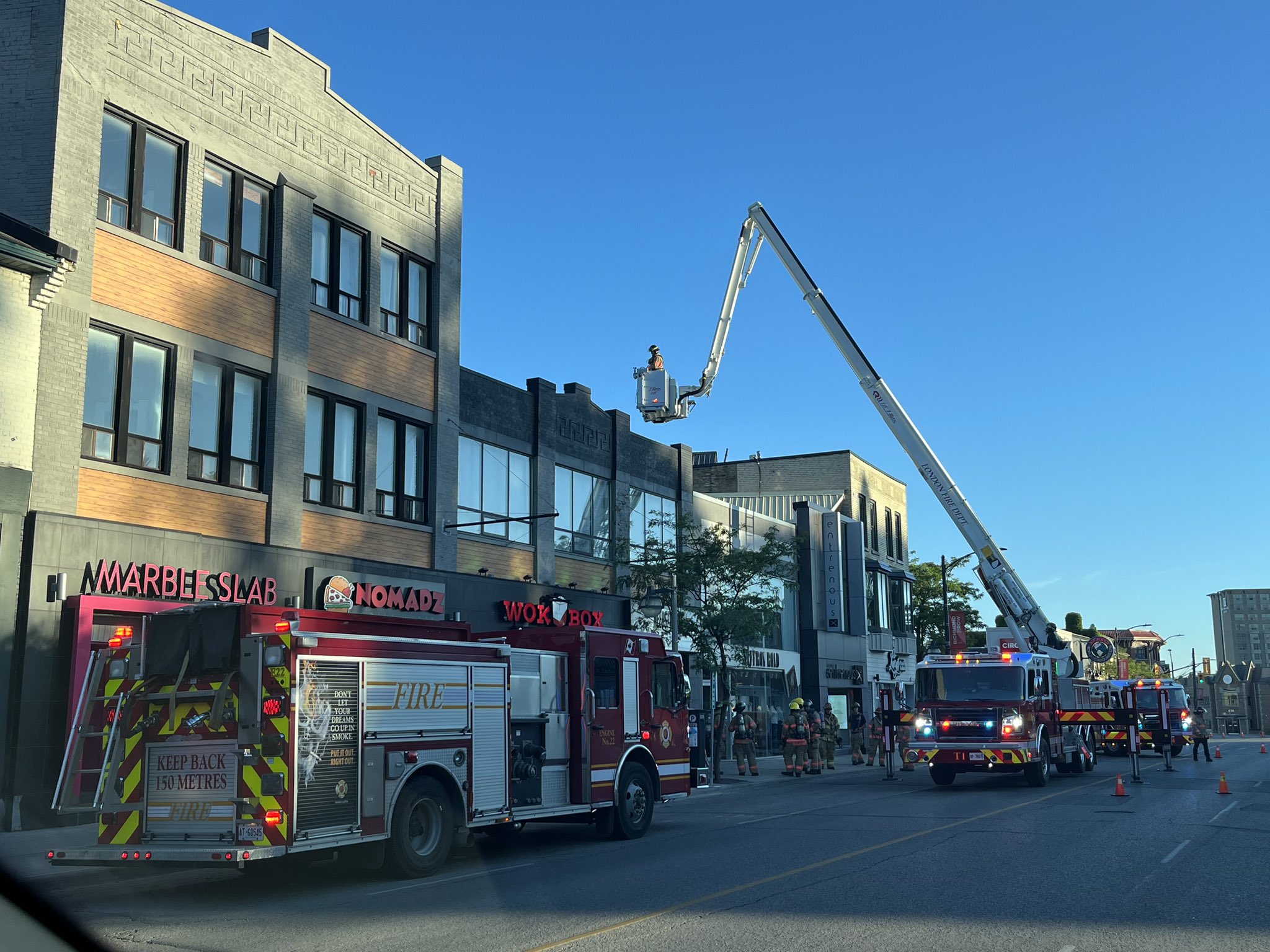 Truck 1 set-up accessing the roof of a Richmond St business